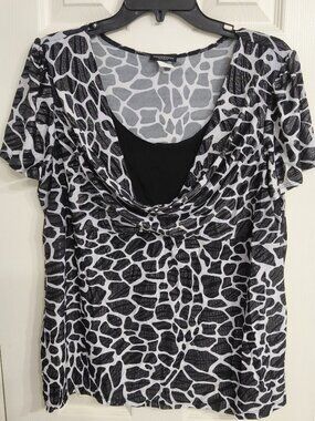 Black and White Giraffe Printed Blouse